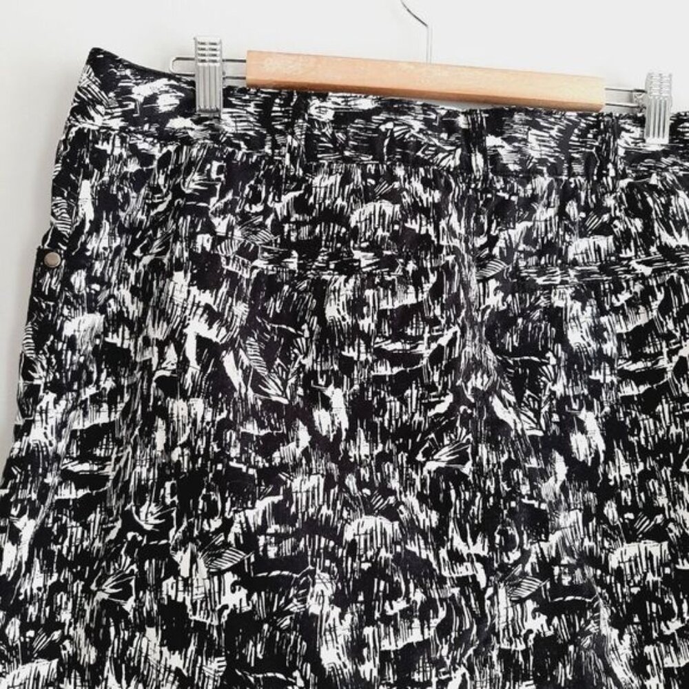 REITMANS / Skort B&W Mini Skirt Style w/ Pockets Abstract Pattern Sz 14 - Picture 8 of 14